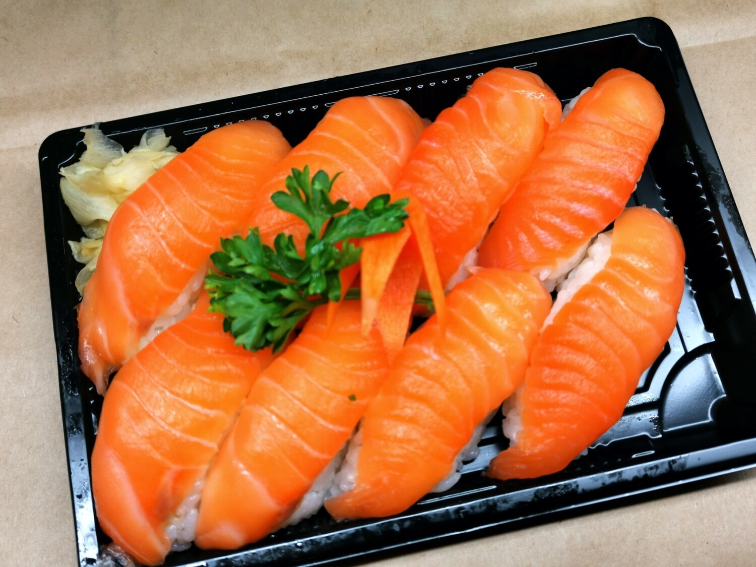 32 SUSHI SAUMON 8pc