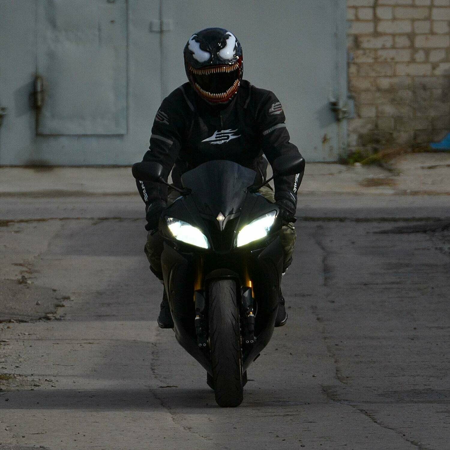 Venom (Symbiote) motorcycle helmet. DOT&ECE certified. Free