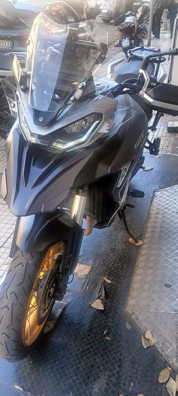 qj motor srt 800 x