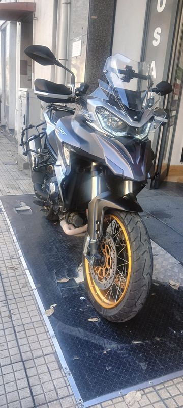 qj motor srt 800 x
