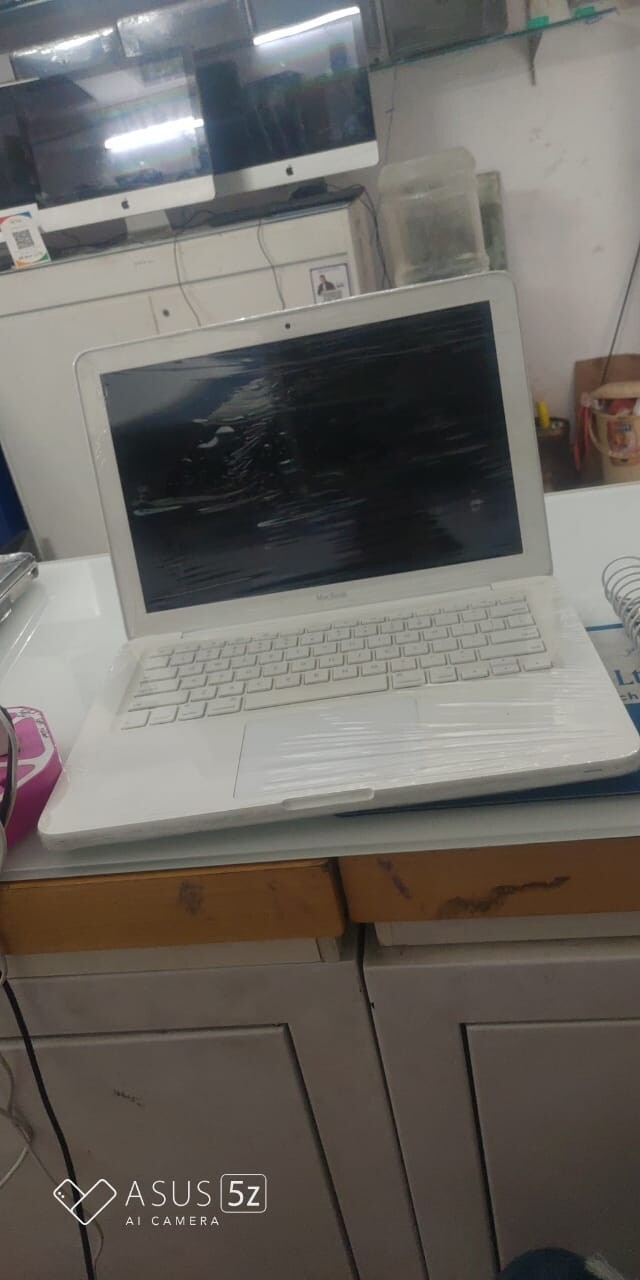 Apple MacBook