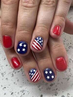 PRESS ON NAILS - SALUTE!
