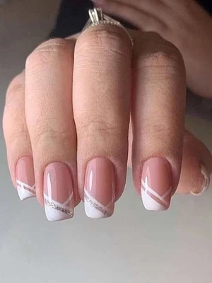 PRESS ON NAILS - CLASSIC IN PINK