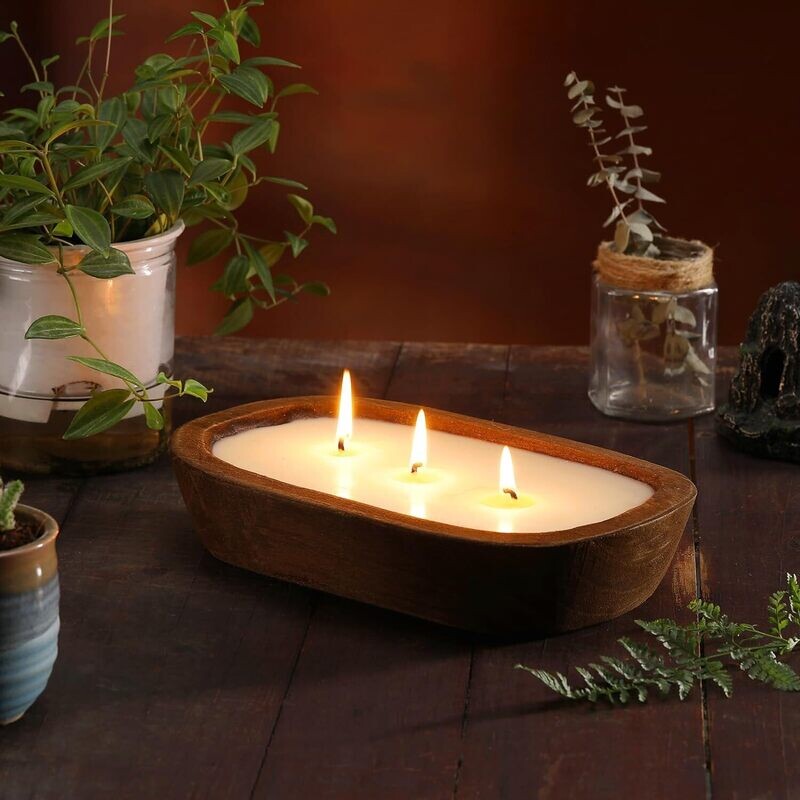 SPECIALTY CANDLE -  LAVENDER LILAC SCENT .