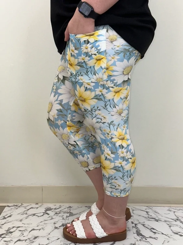 CAPRI LEGGINGS -    YELLOW DAISY SKIES WITH POCKETS