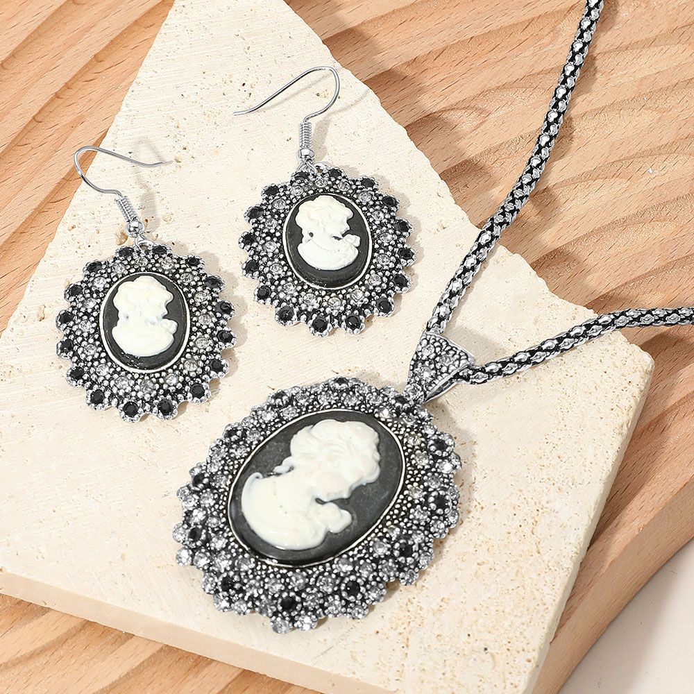 Rhinestone Paved Cameo Pointed Pendant Necklace &amp; Earrings Set