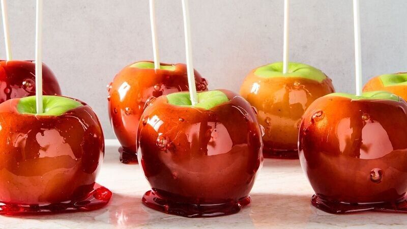 CANDLE SCENT OF THE MONTH -AUGUST -CANDIED APPLE