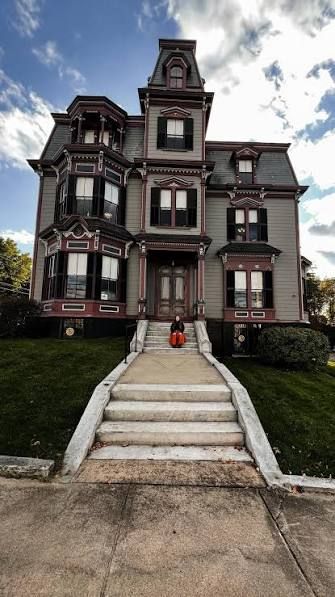 HAUNTED MANSION