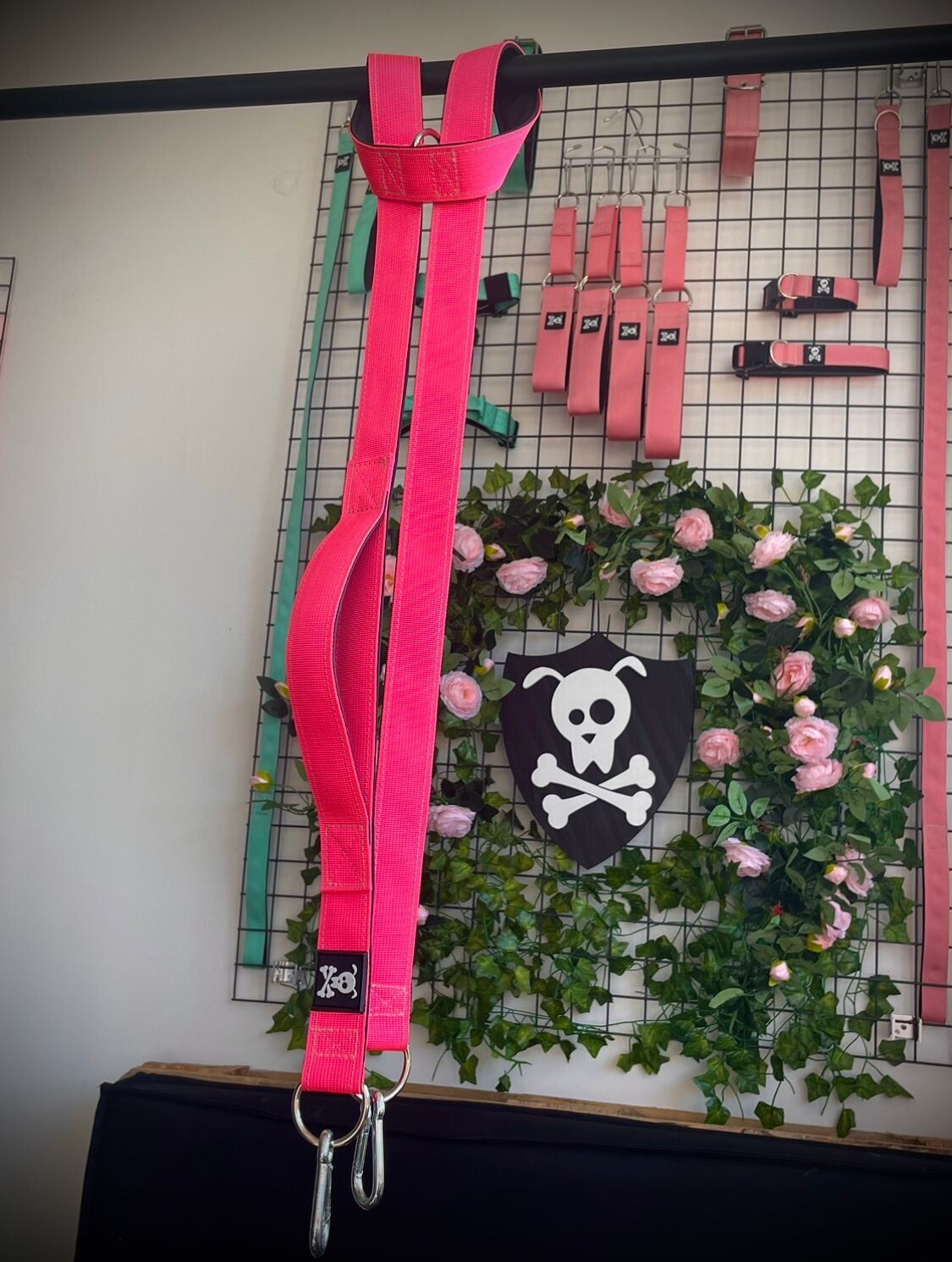 Skull Gear Jogger Neon Pink