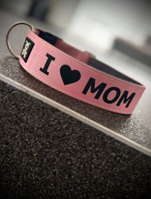 I ❤️ MOM (Alle maten en kleuren mogelijk op bestelling!)