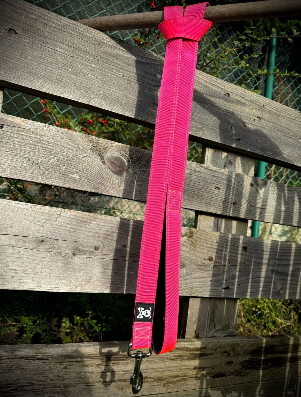 Standaardlijn Neon Pink!Nieuw met meedraaiende musketon!