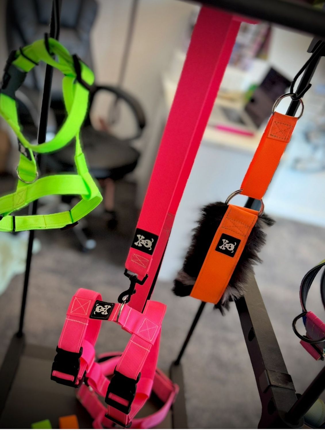Puppylijn Neon Pink !NIEUW! Met meedraaiende musketon!