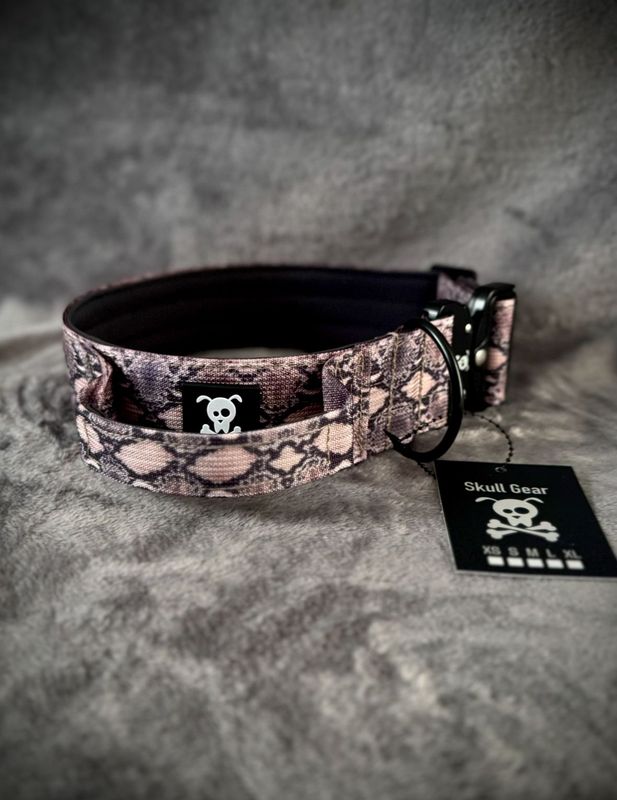 Halsband met handvat  Snakeskin L