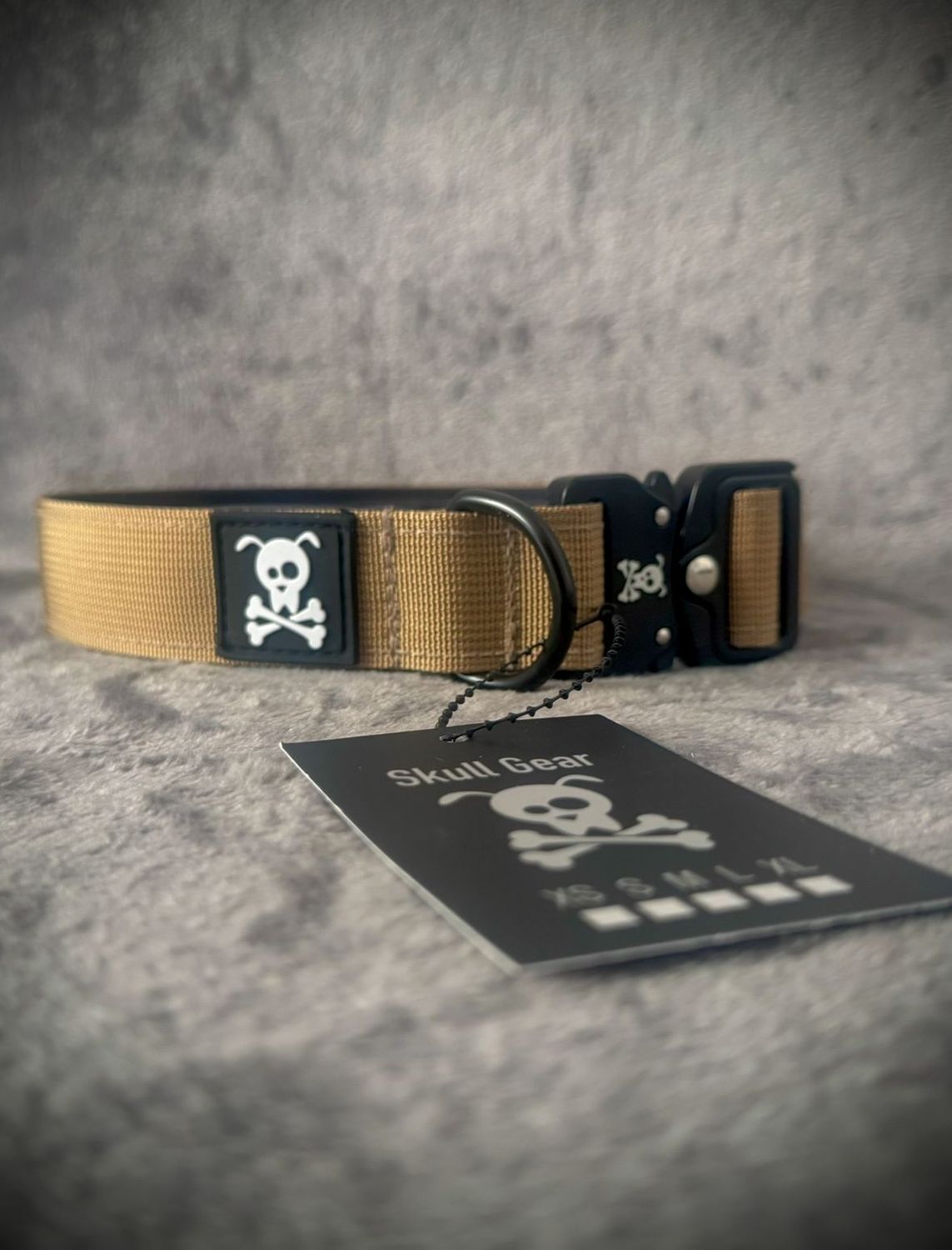 Halsband Olive Gold maat M (Nieuw met zwarte hardware)