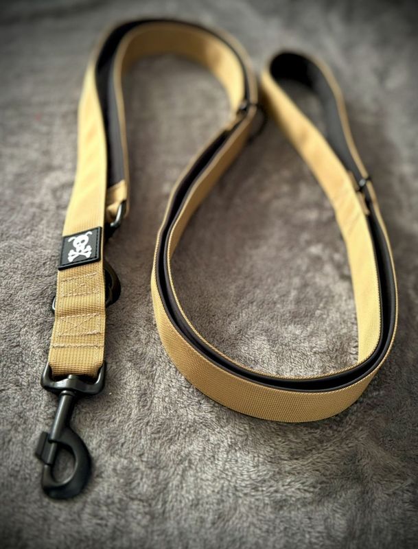 Multi-Use lijn Olive Gold!Nieuw model, volledig gevoerd met meedraaiende musketons!