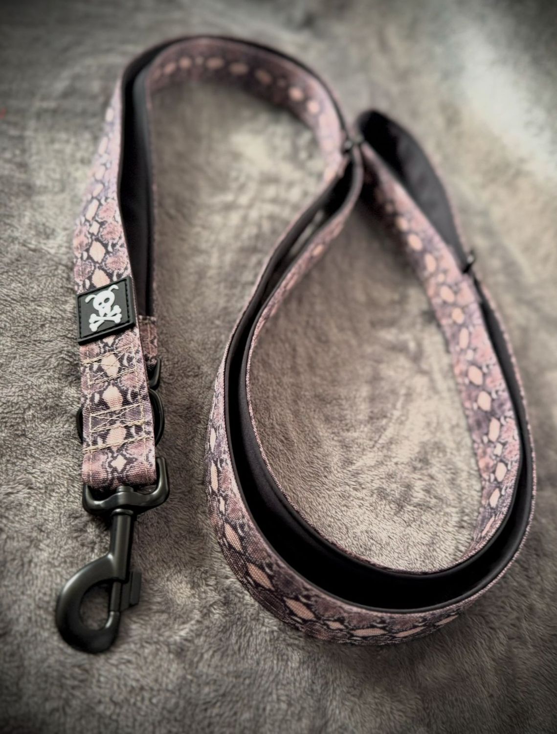 Multi-Use lijn Snakeskin !Nieuw model, volledig gevoerd met meedraaiende musketons!