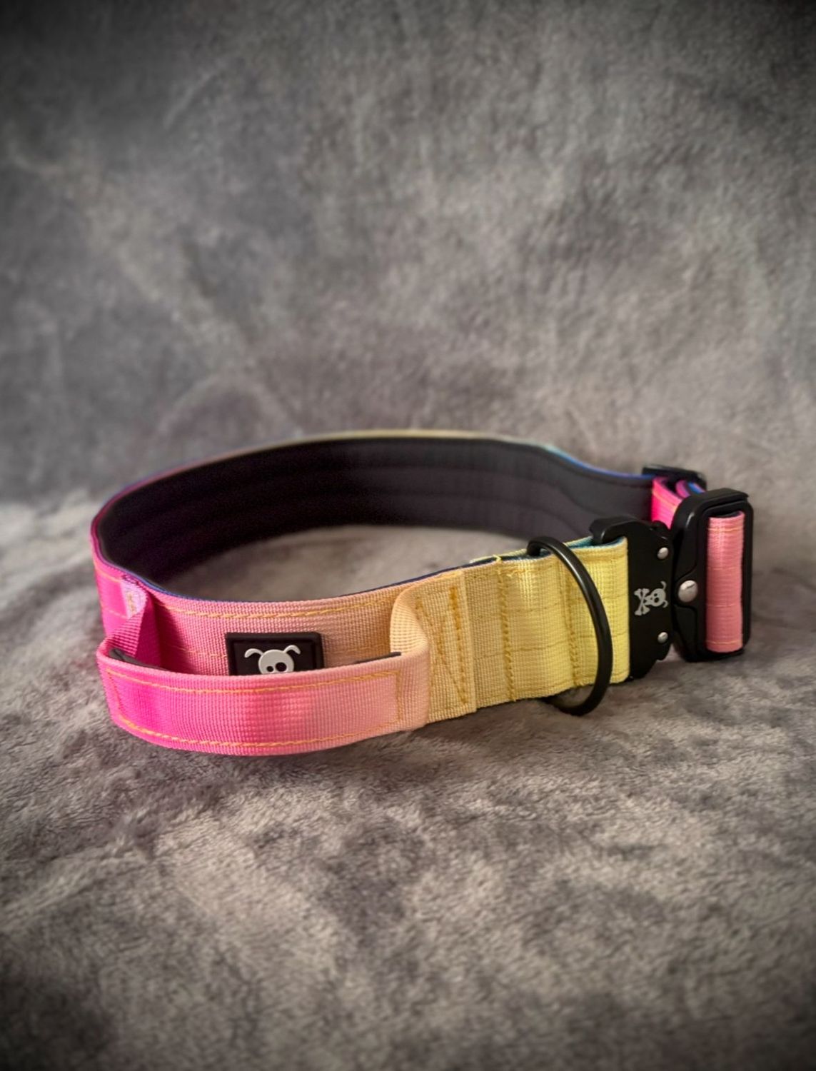 Halsband met handvat Graffiti XL