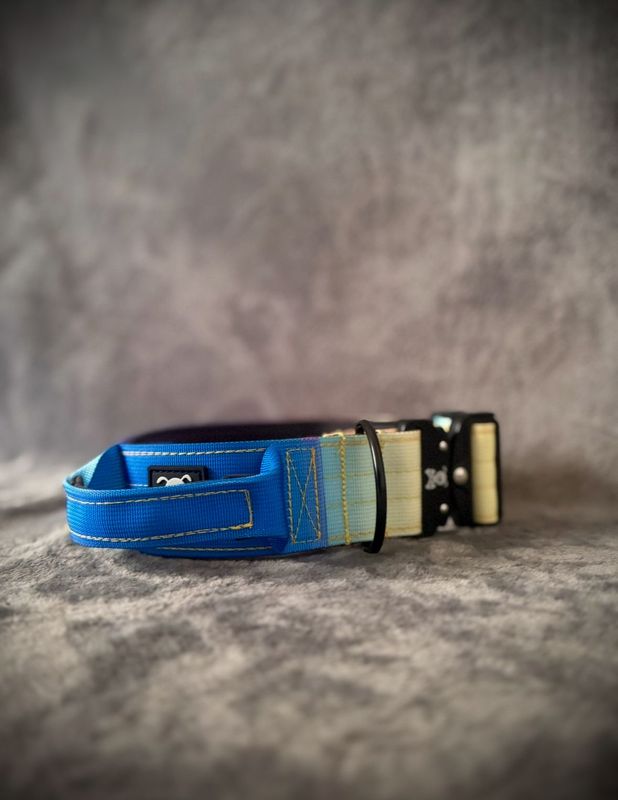 Halsband met handvat Graffiti  M