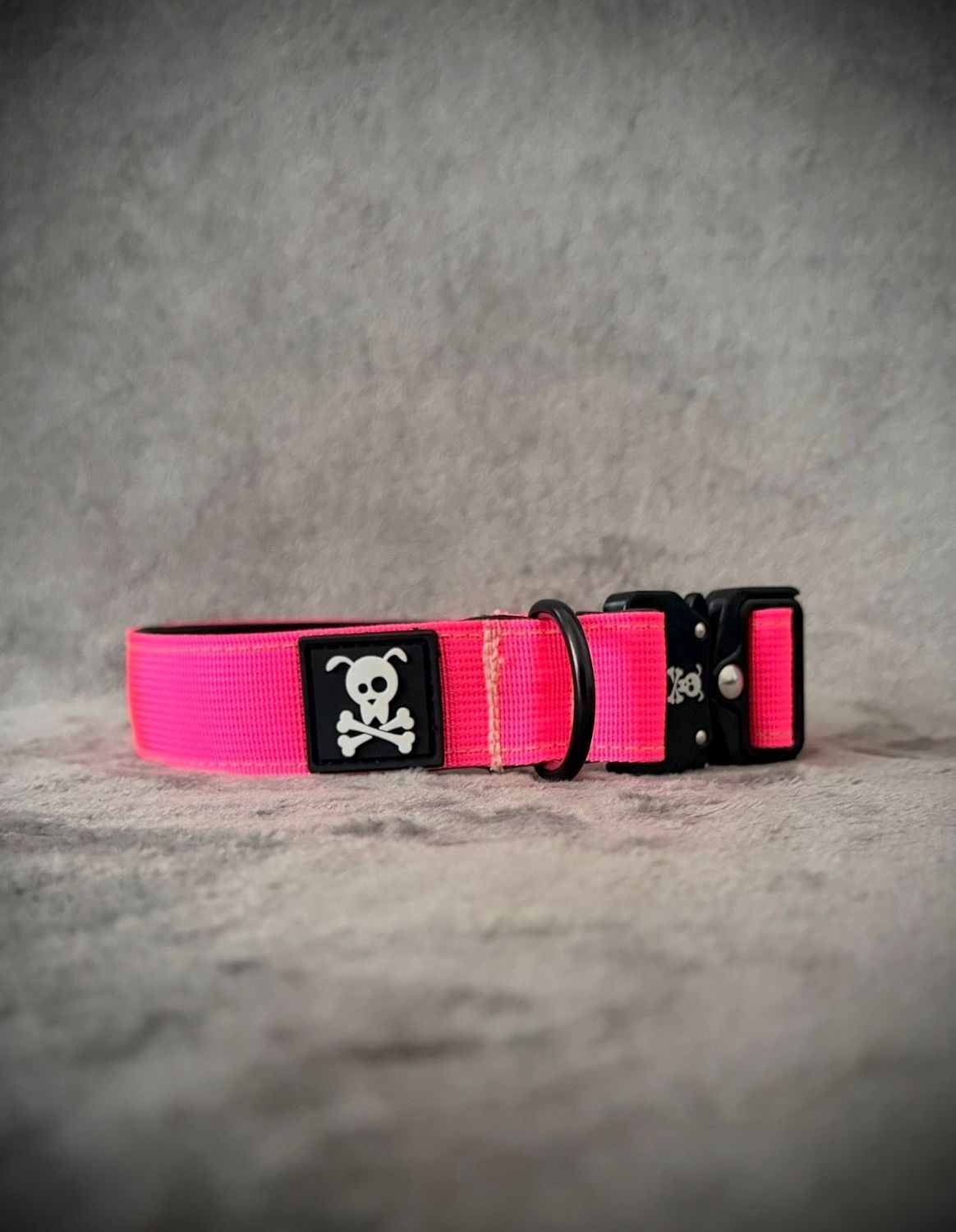 Halsband Neon Pink maat M