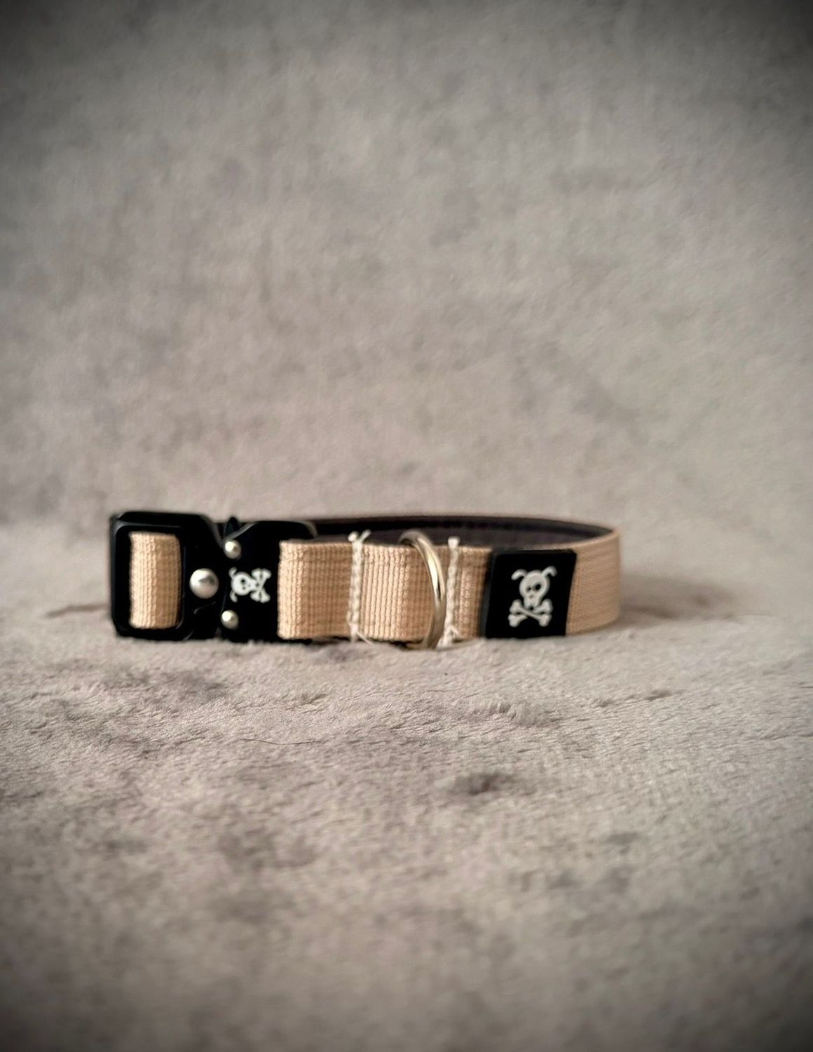 Halsband Très Chique Beige  maat S