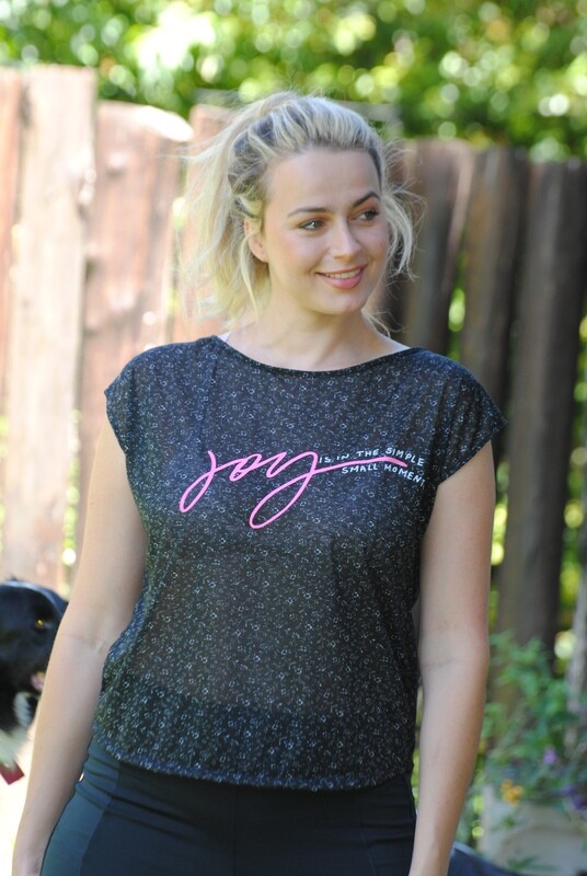 REMERA JOY