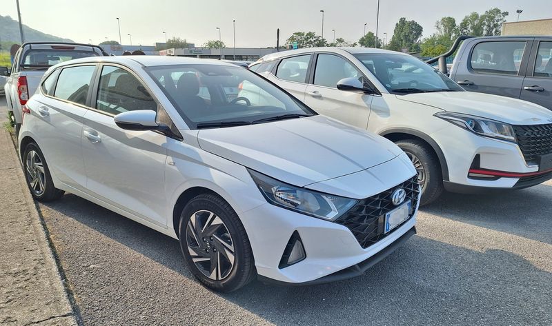 HYUNDAI I20 1.0T HYBRID 48V CONNECTLINE solo 9Mila Km - 2023