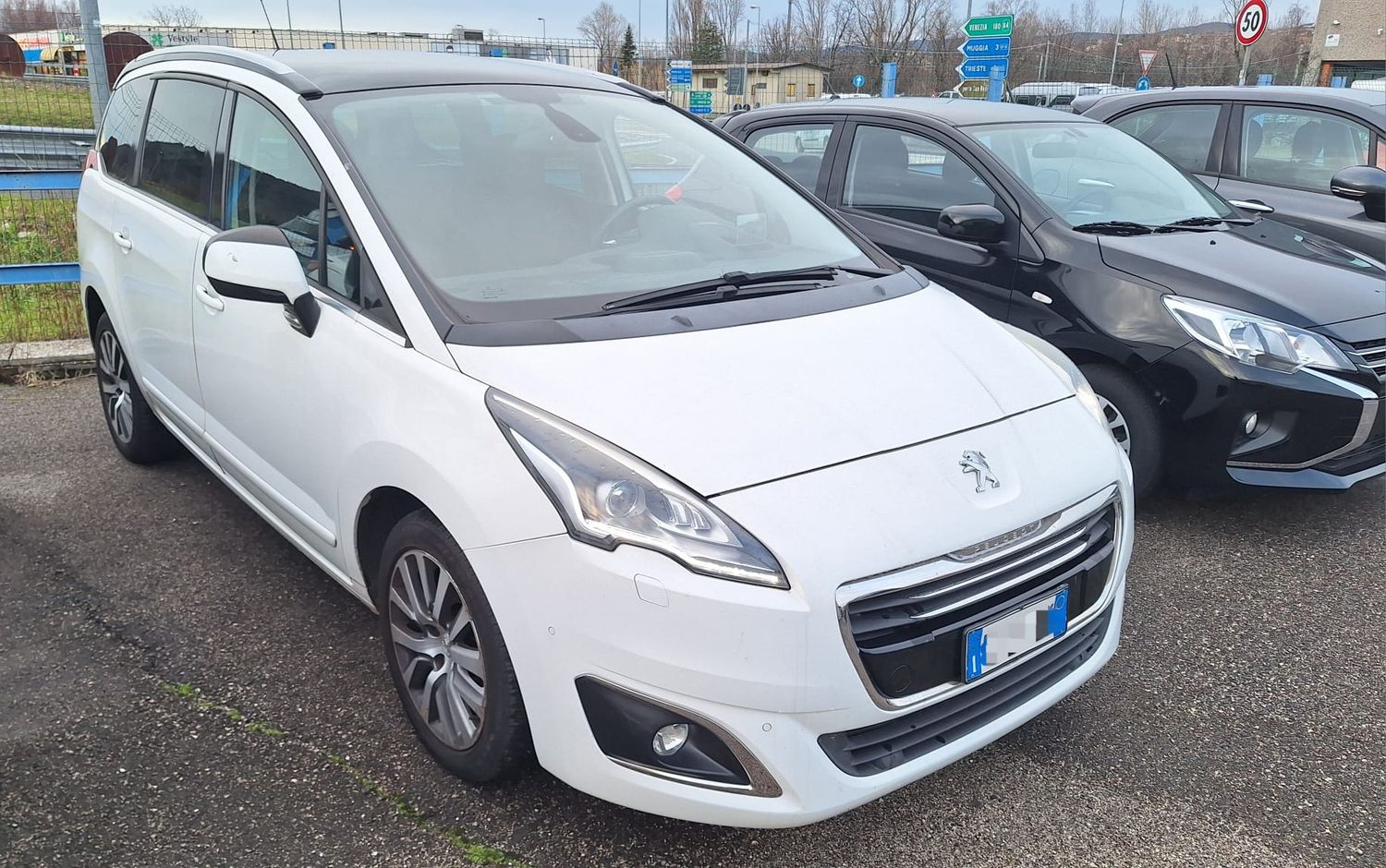 PEUGEOT 5008 2.0 HDI Automatico 7 POSTI - 2014 PEUGEOT 5008 2.0 HDI Automatico 7 POSTI - 2014