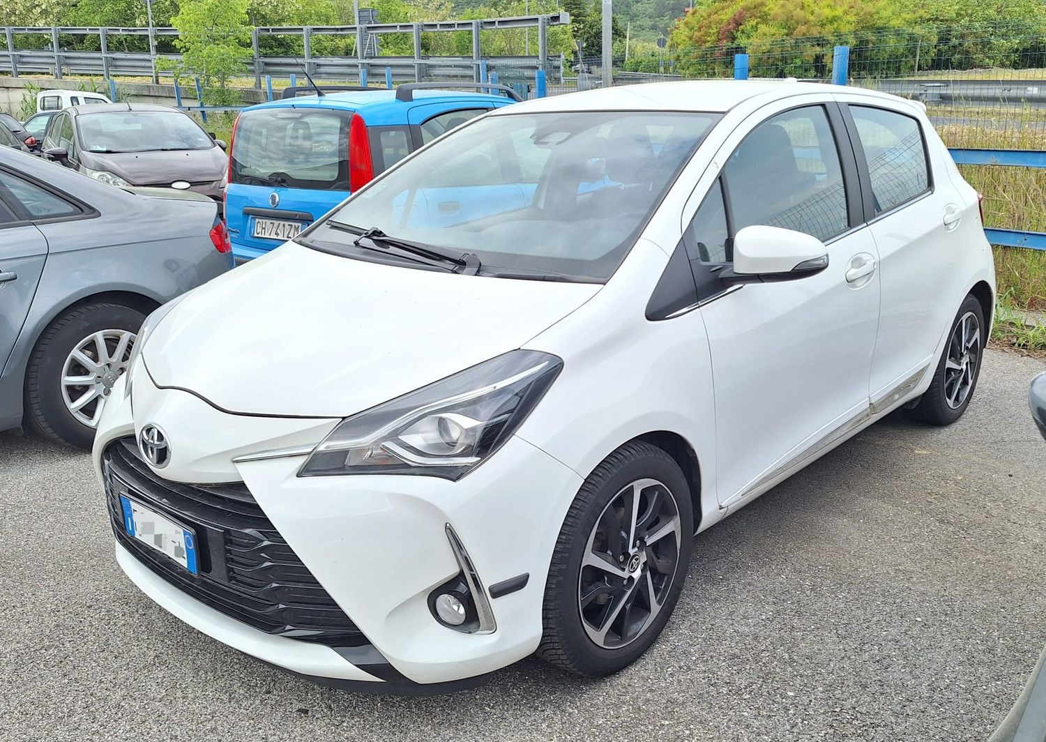 TOYOTA YARIS 1.0 LOUNGE SPECIAL solo KM 38 MILA - 12/2018