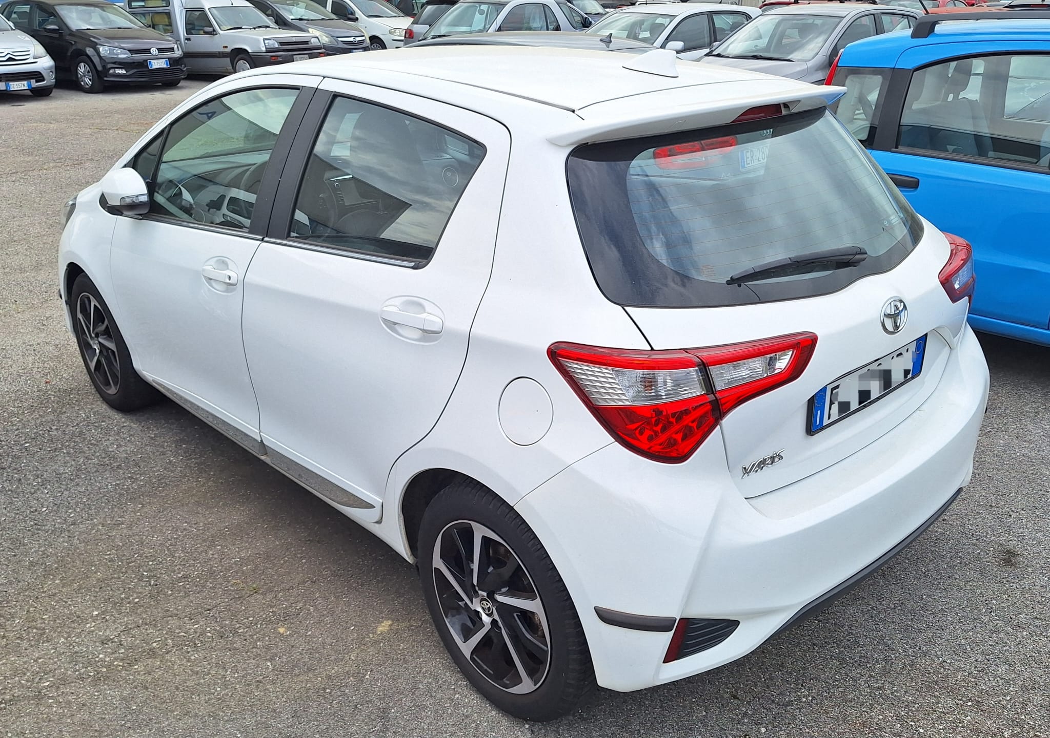 TOYOTA YARIS 1.0 LOUNGE SPECIAL solo KM 38 MILA - 12/2018