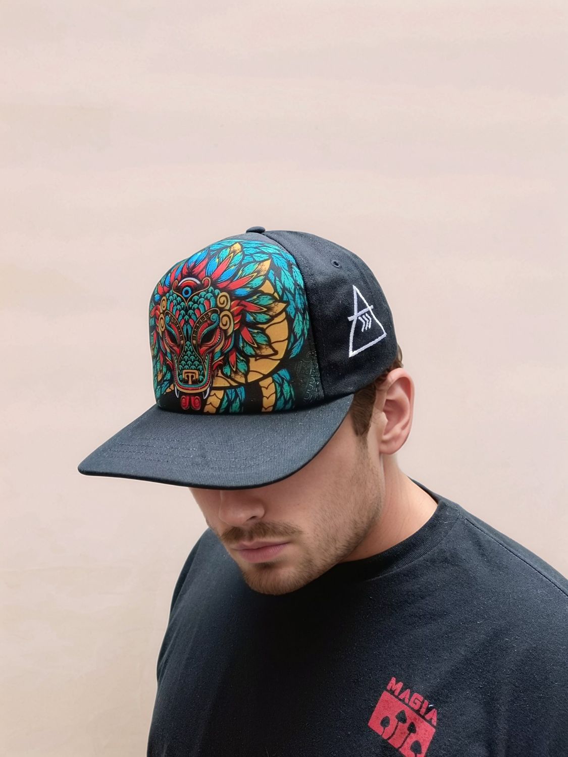 GORRA SERPIENTE EMPLUMADA