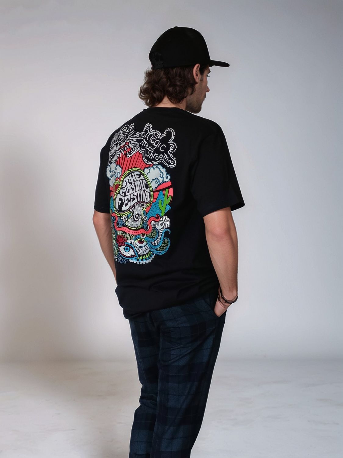 PLAYERA NEGRA THE COSMIC FESTIVAL DOBLE