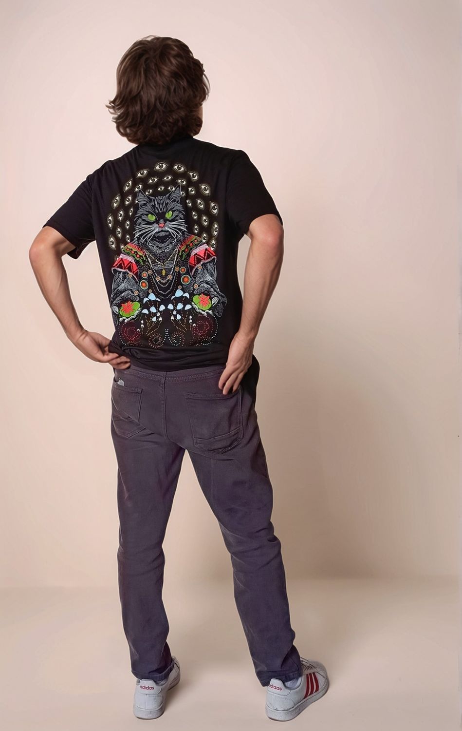 PLAYERA NEGRA GATO MEDITADOR VISIÓN