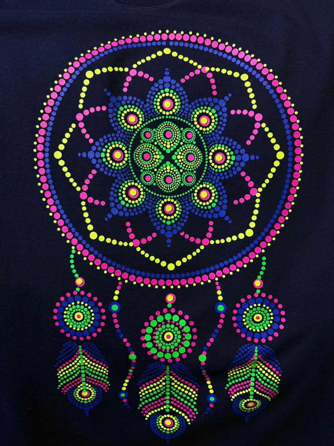 PLAYERA NEGRA ATRAPASUEÑOS HUICHOL