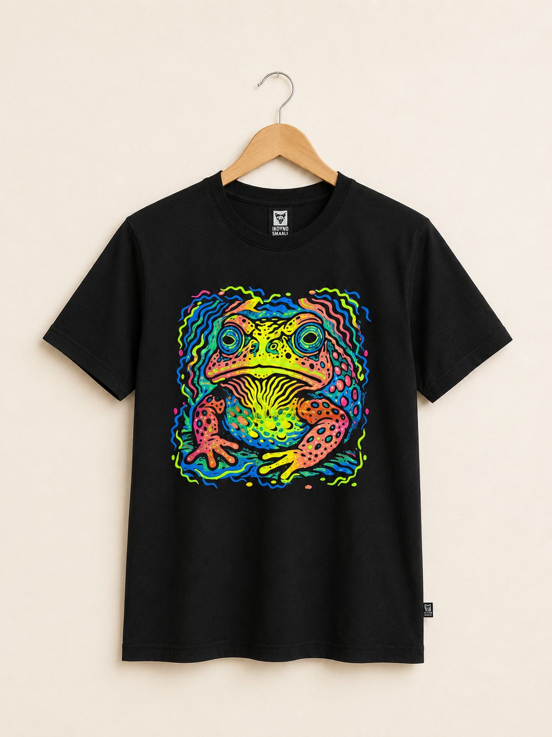 PLAYERA NEGRA SAPO TRIP