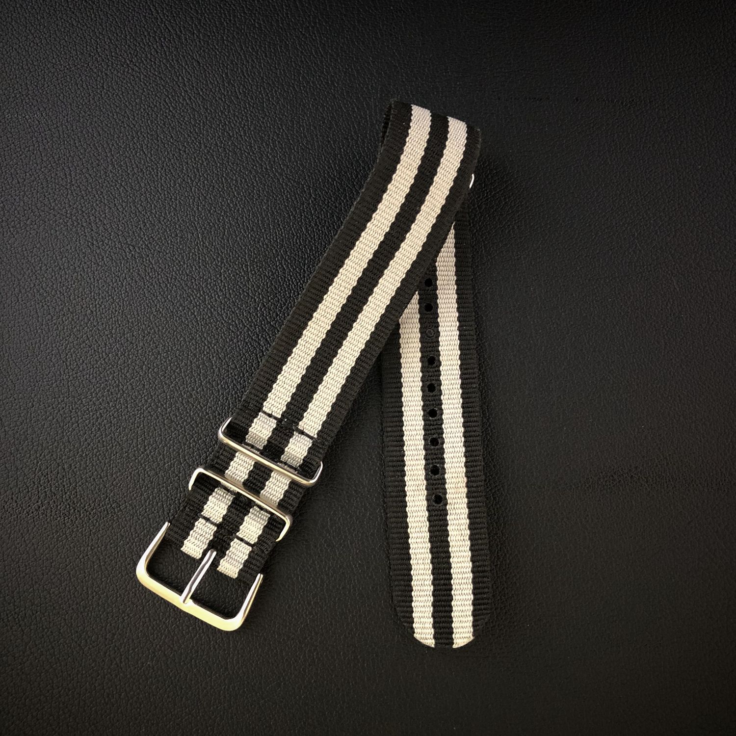 NATO Watch Strap Black and White - 22 mm