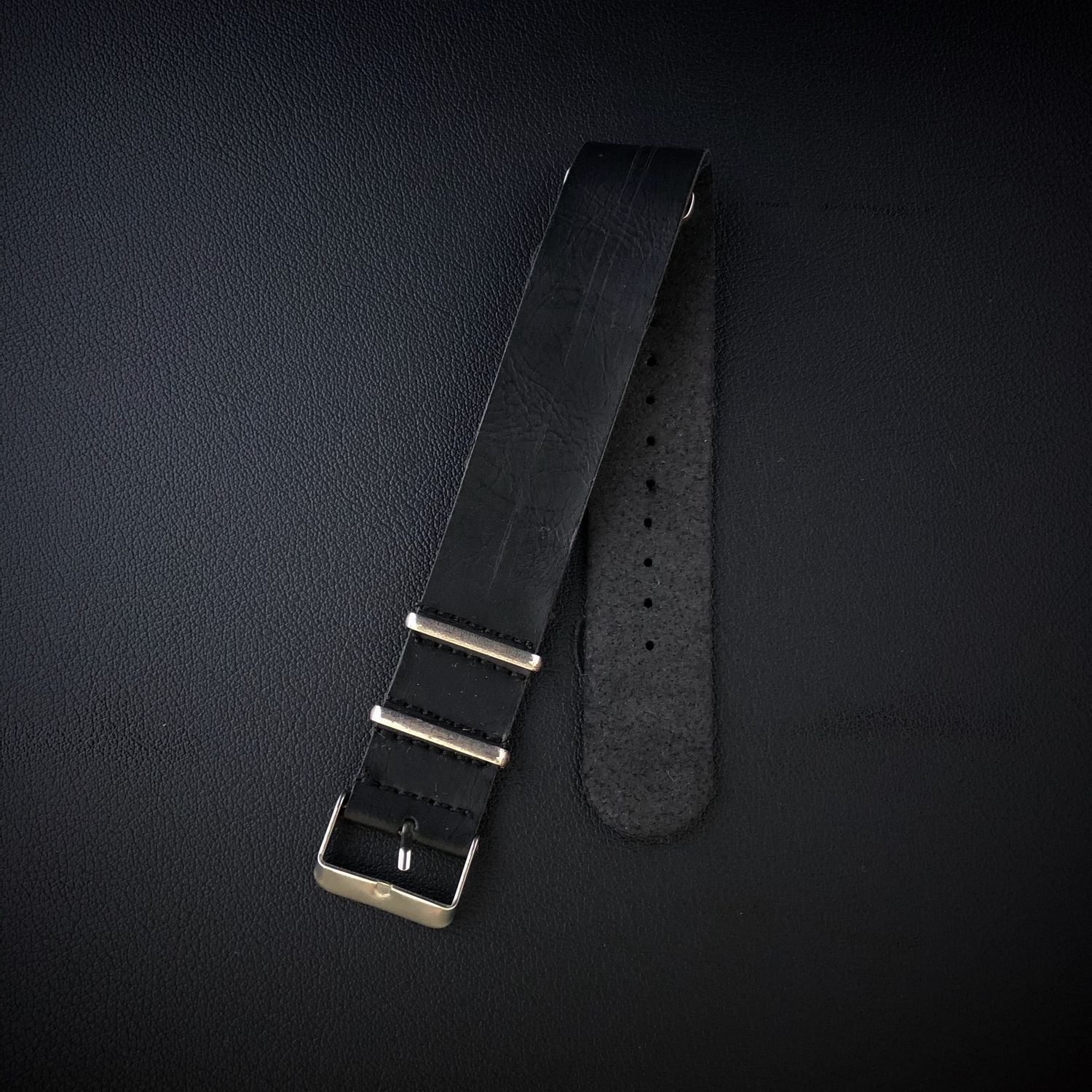NATO strap light black in PU leather 18 mm