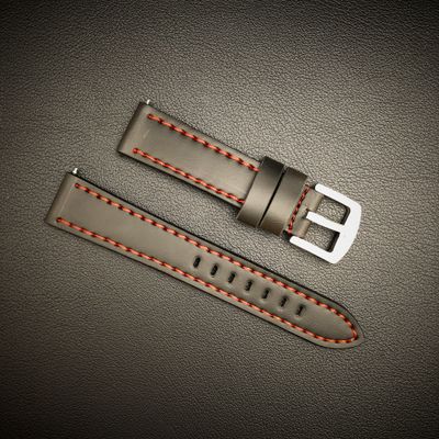 Klockarmband i svart läder med röda sömmar – 18mm, 20mm, 22mm