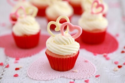 Valentine Cupcakes / Half Dozen (6)