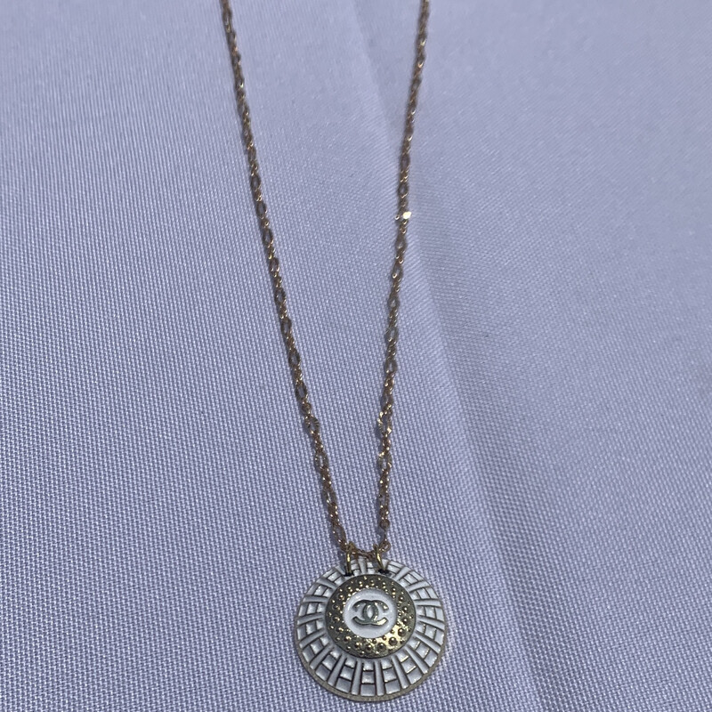 White &amp; Gold C&#39;s 16&quot; Necklace