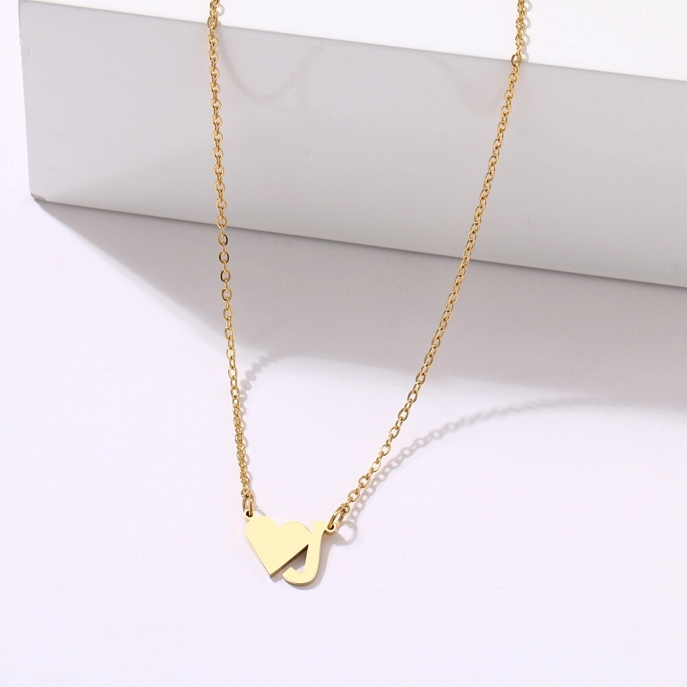 Collar inicial de nombre. 