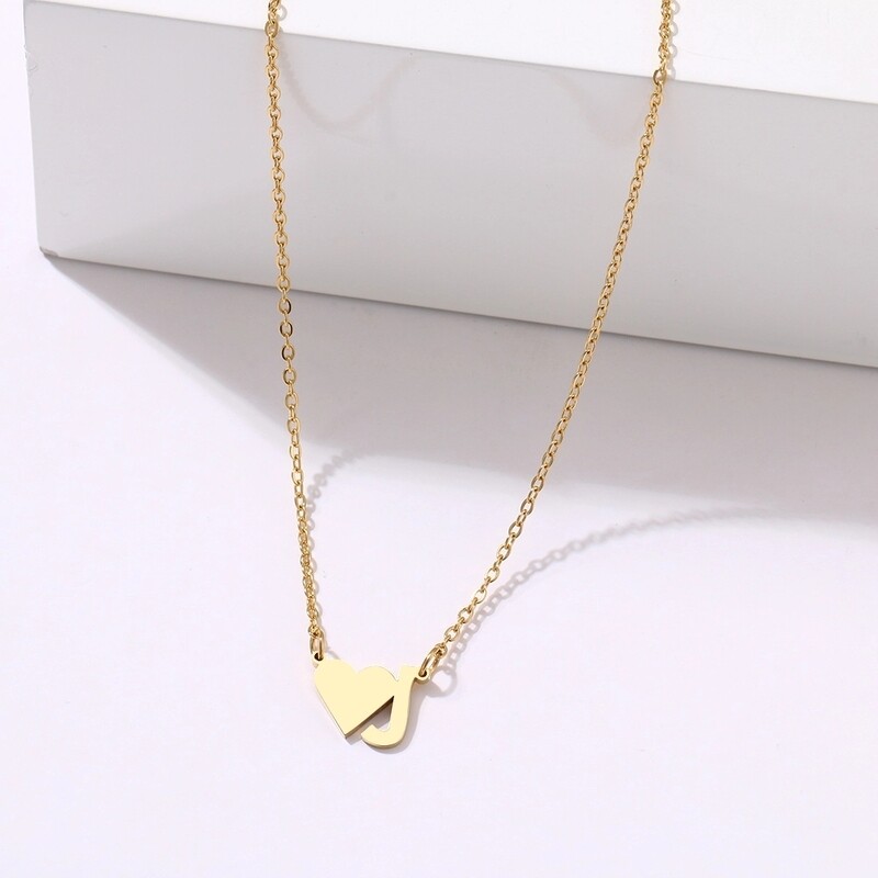 Collar inicial de nombre. 