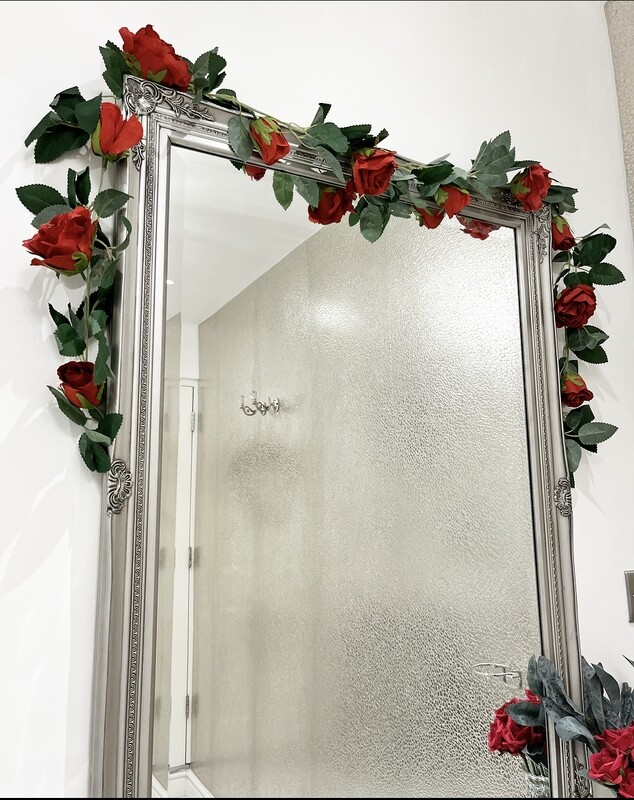 Red rose Garland