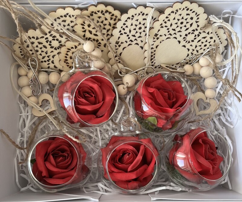 Valentines love decorative tree box