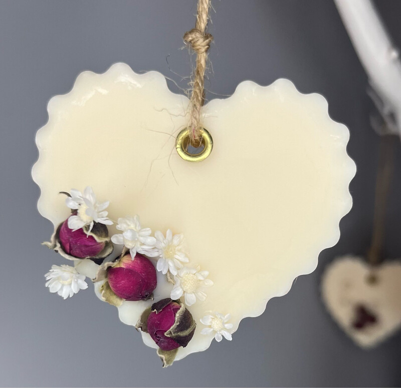 Wax melt Hanging Heart 
Freshener 
Rosewood & Velvet