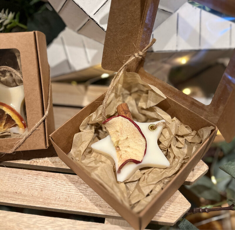 Single Hanging Scented Star Apple & Cinnamon (gift boxed)