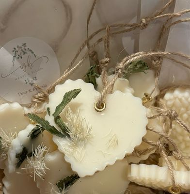 Hanging wax melts