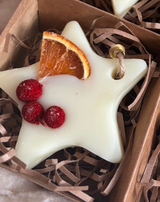 Single Hanging Scented Star Cranberry & Orange  (gift boxed)