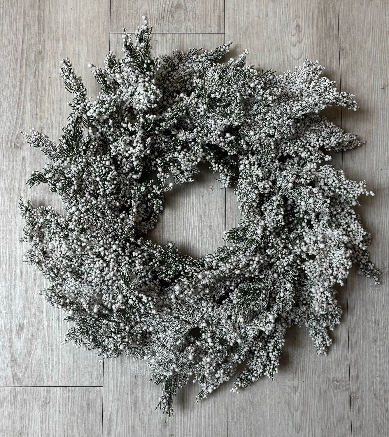 White Frosty Wreath