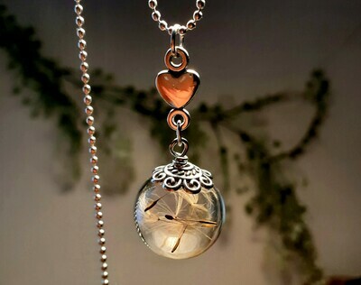 Collana con bolla di vetro e semi di soffione, tonalità argento