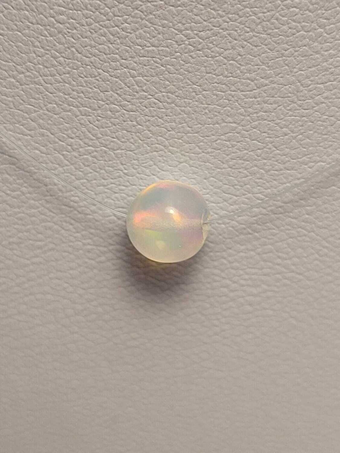 Collana "invisibile" con perlina di Opale